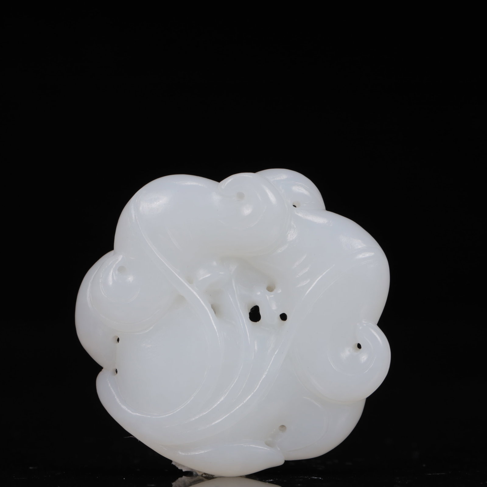 An Exquisite White Jade Flower Pattern Pendant: An Exquisite White Jade Flower Pattern Pendant