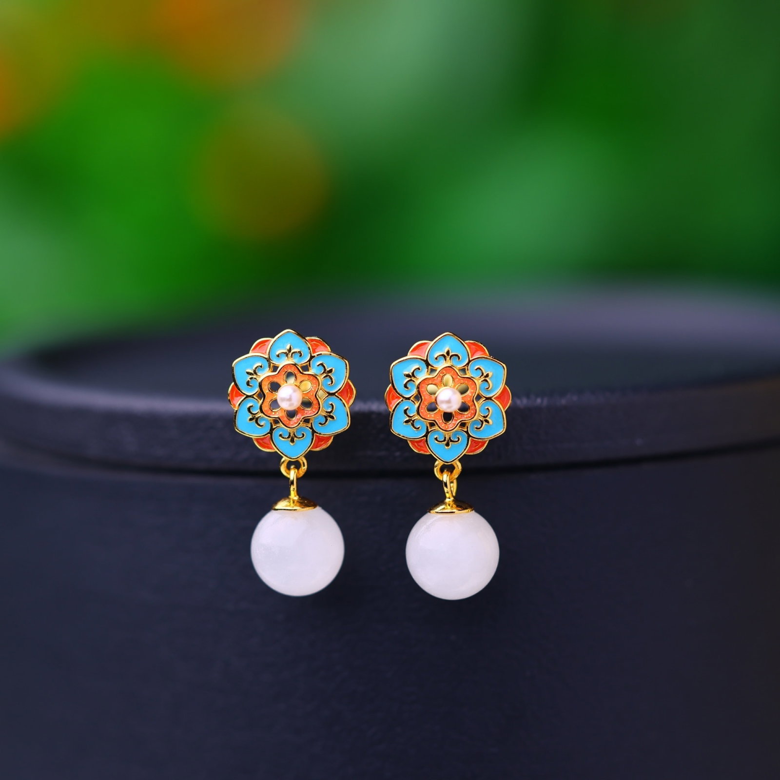 A Pair of Exquisite Sterling Silver-Gold Plated Inlaid White Jade Earrings,Inlaid Pearls: A Pair of Exquisite Sterling Silver-Gold Plated Inlaid White Jade Earrings,Inlaid Pearls