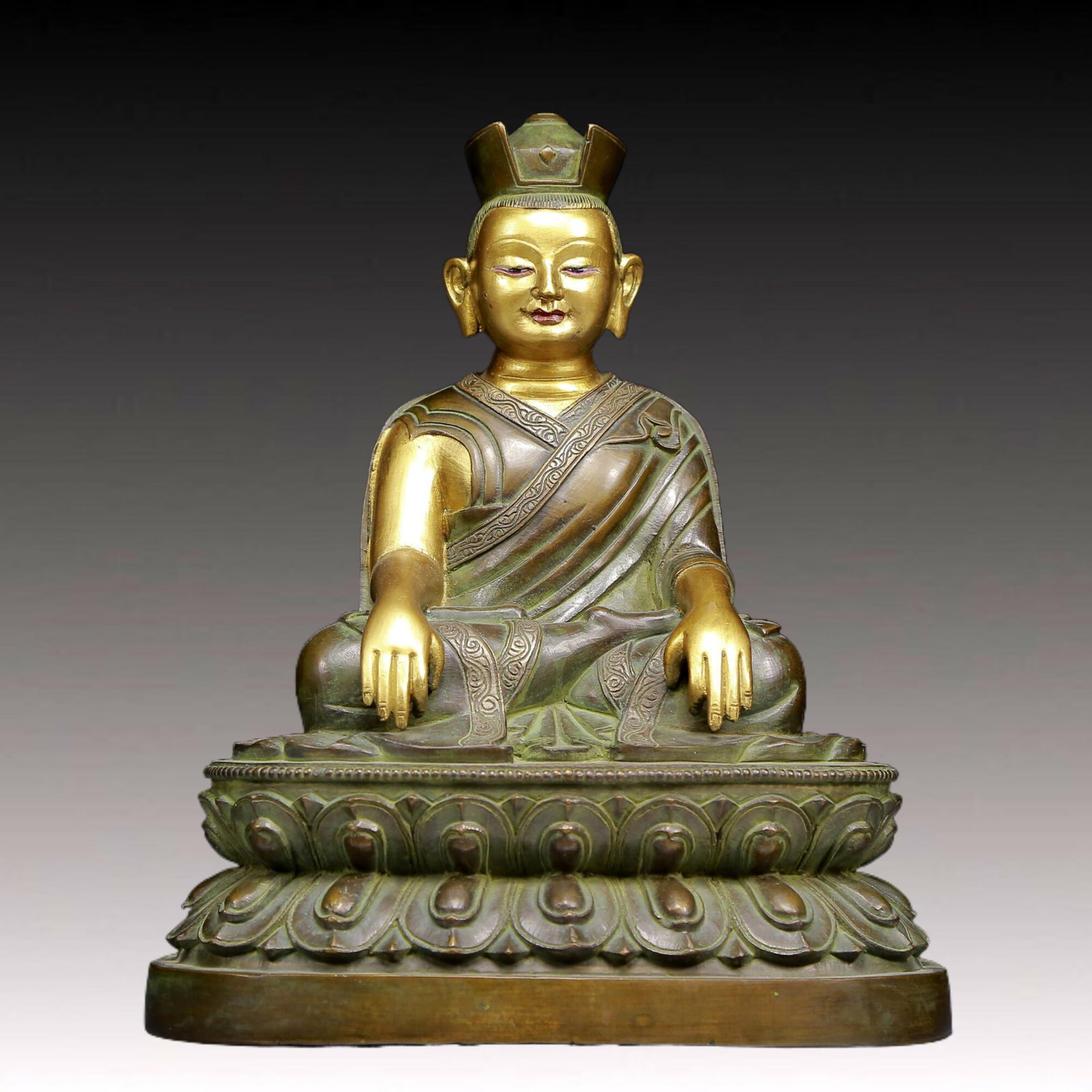 A Solemn Gilt Bronze Statue of Guru: A Solemn Gilt Bronze Statue of Guru