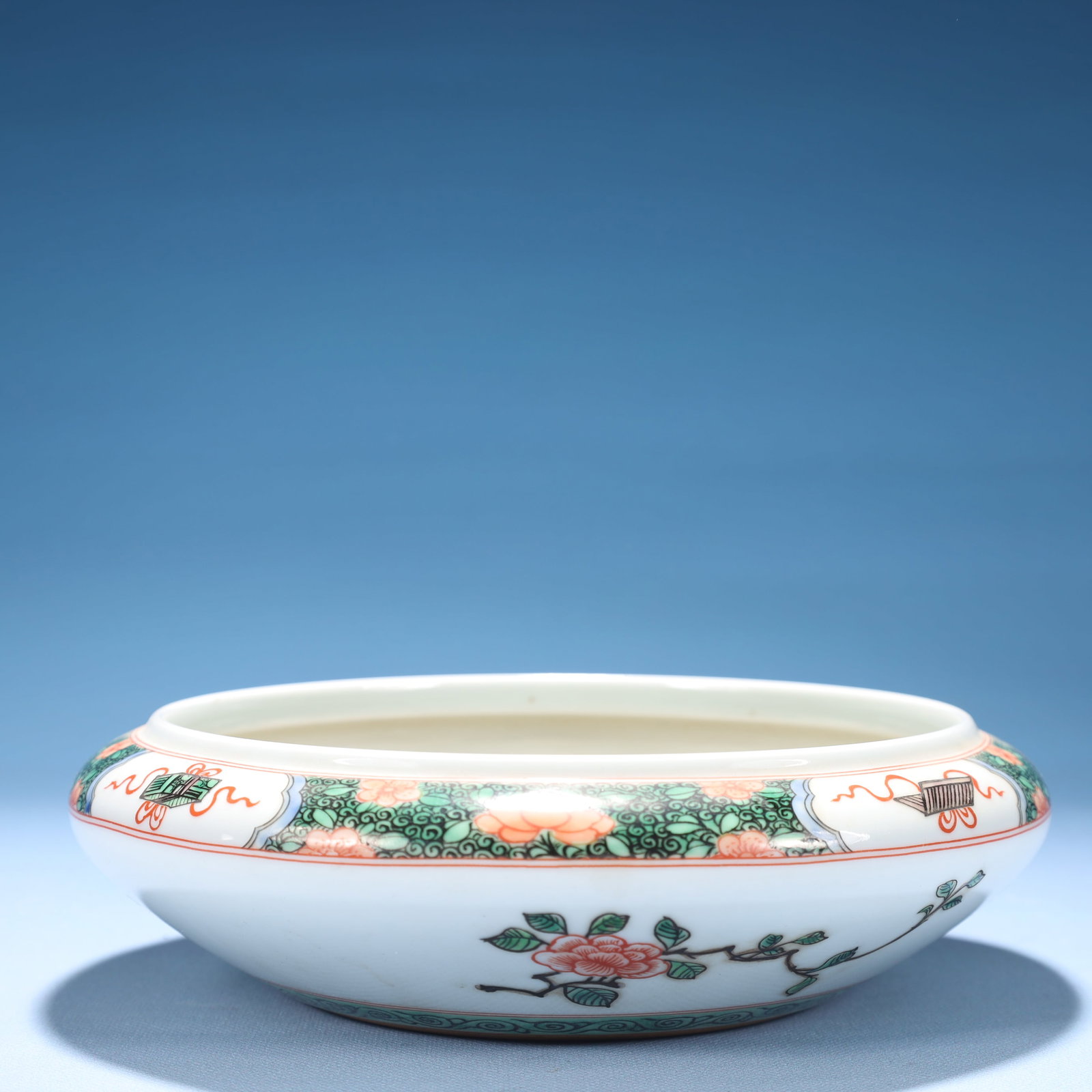 An Exquisite Wucai Character and Story Pattern Brush Washer: An Exquisite Wucai Character and Story Pattern Brush Washer