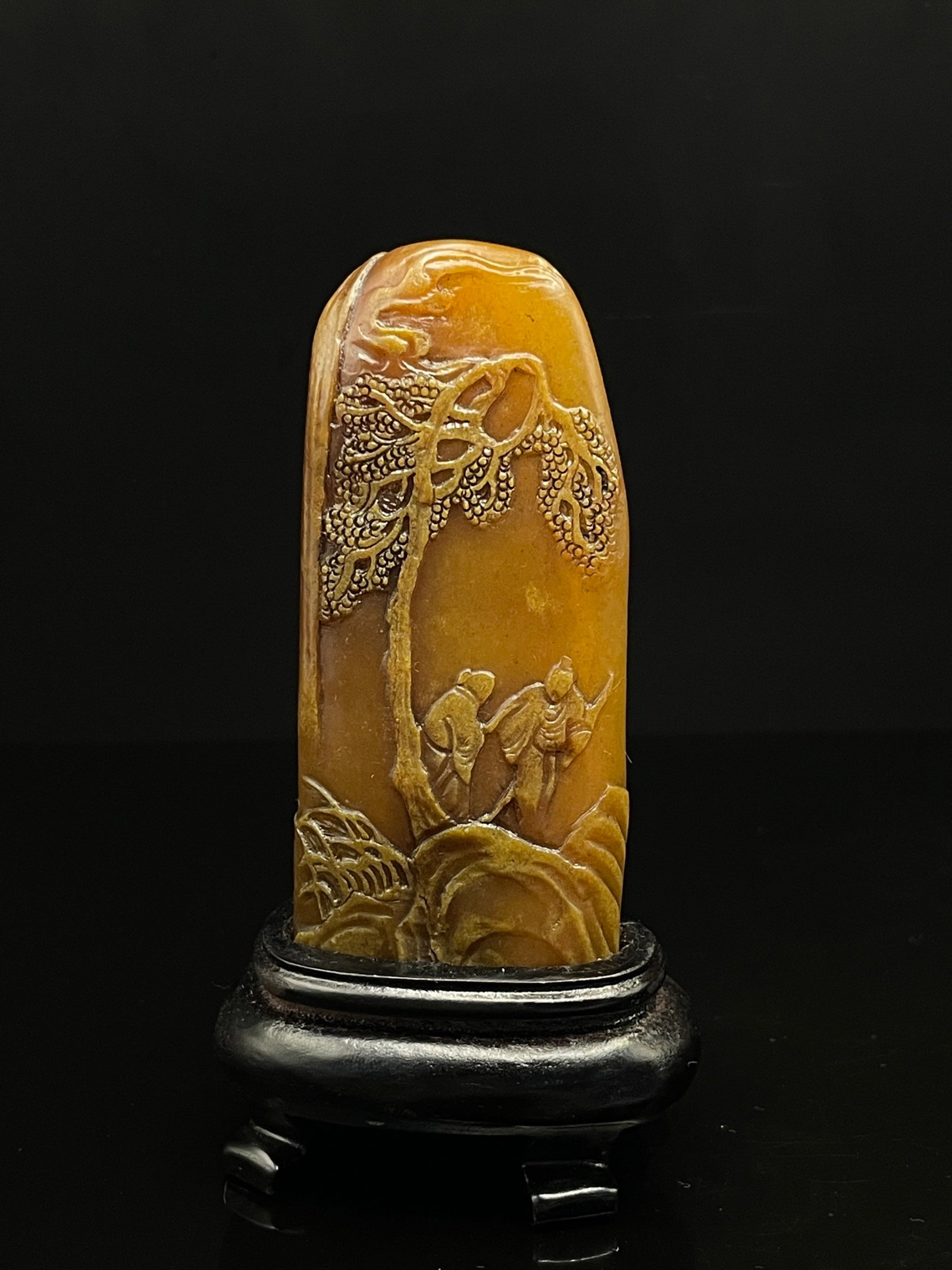 An Exquisite Shoushan Stone Character and Story Pattern Ornament,With Base: An Exquisite Shoushan Stone Character and Story Pattern Ornament,With Base