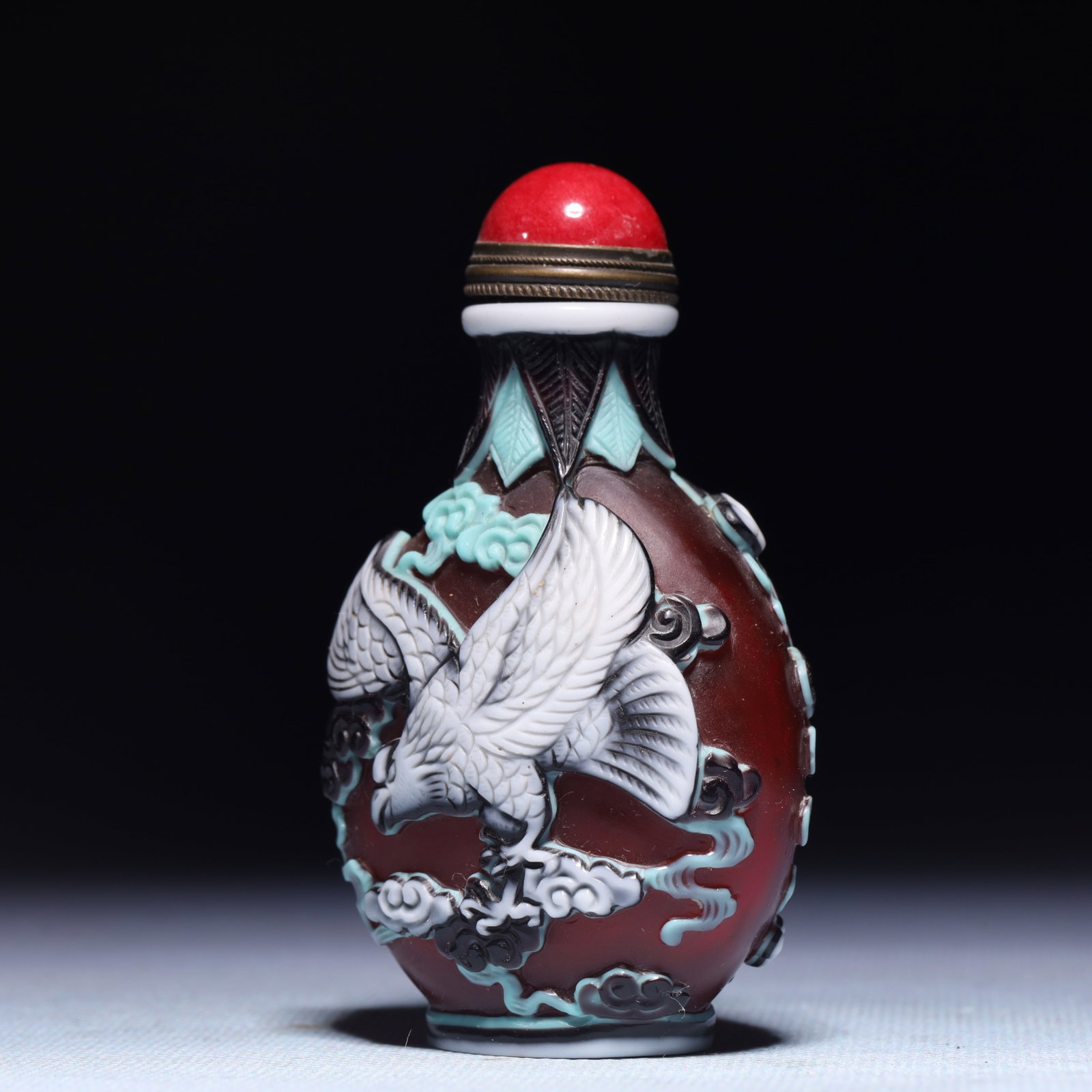 An Exquisite Glass Eagle Pattern Snuff Bottle - 2