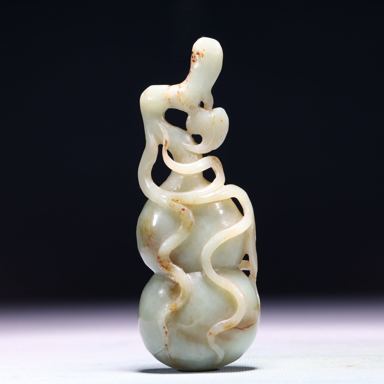 An Exquisite White Jade Gourd Ornament: An Exquisite White Jade Gourd Ornament