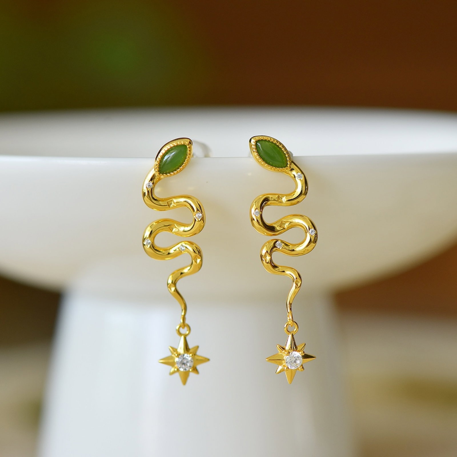 A Pair of Exquisite Sterling Silver-Gold Plated Inlaid Jasper Earrings (1 of 5)