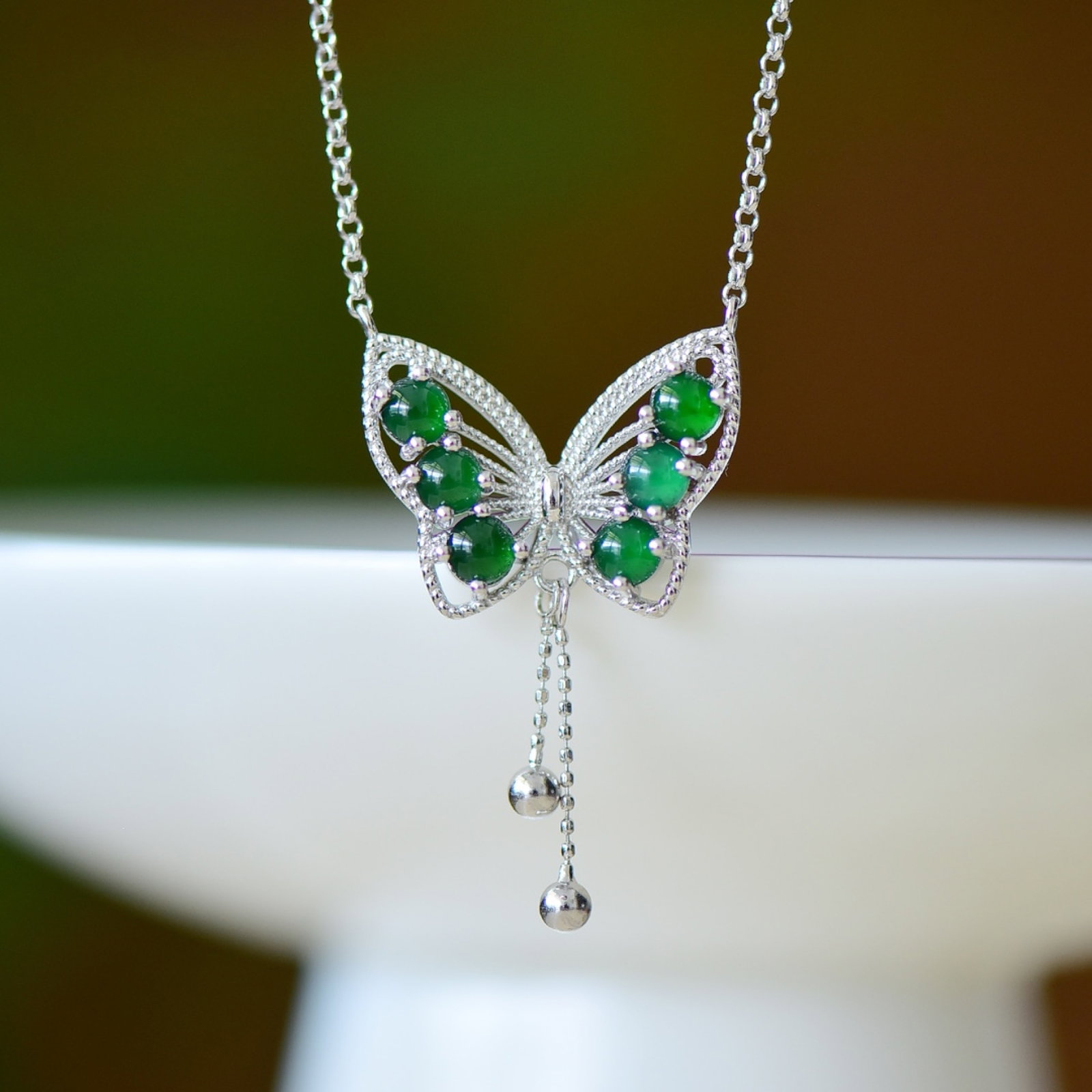 An Exquisite Sterling Silver Inlaid Jadeite Pendant: An Exquisite Sterling Silver Inlaid Jadeite Pendant