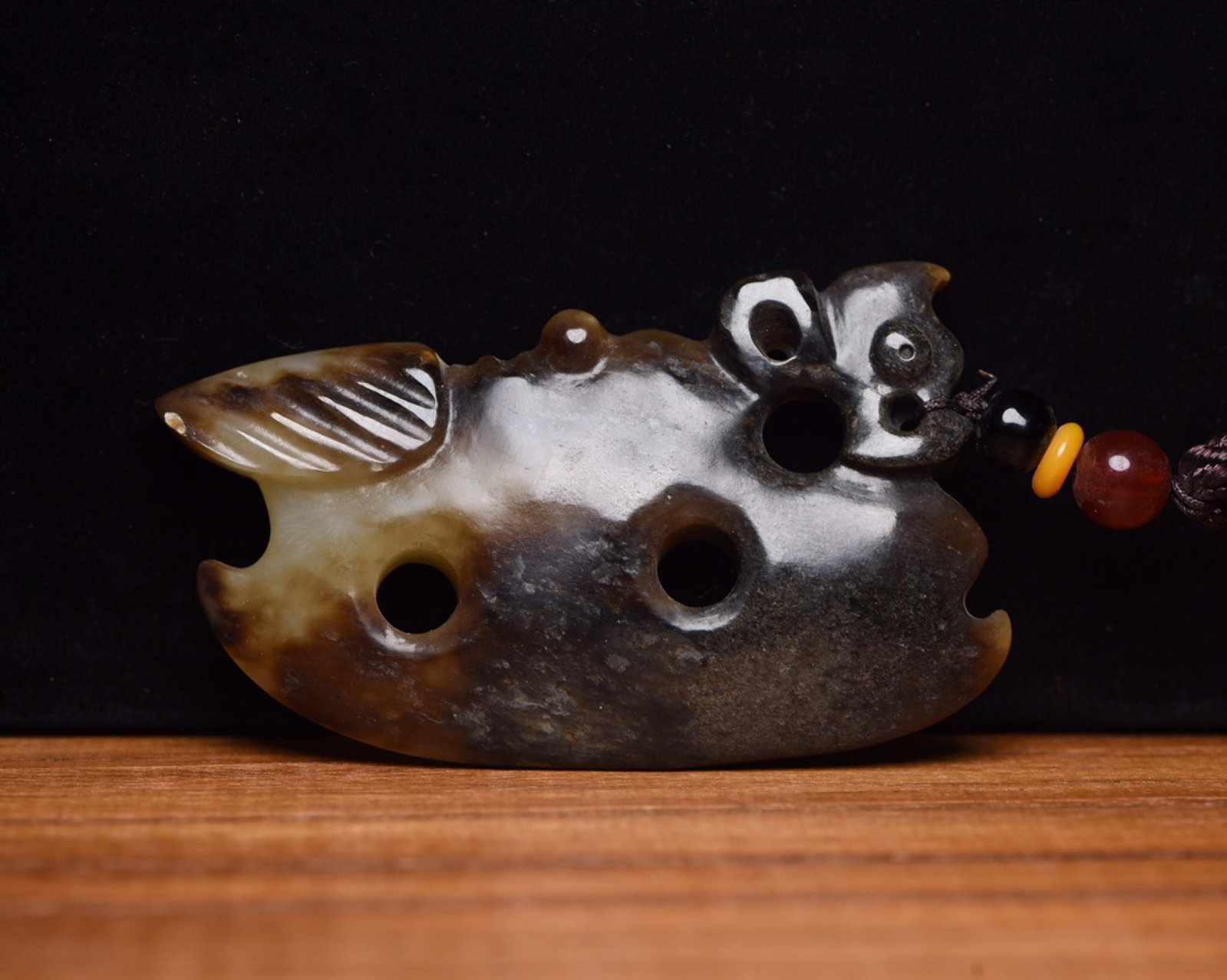 An Exquisite White Jade Pig and Dragon Pendant (1 of 8)