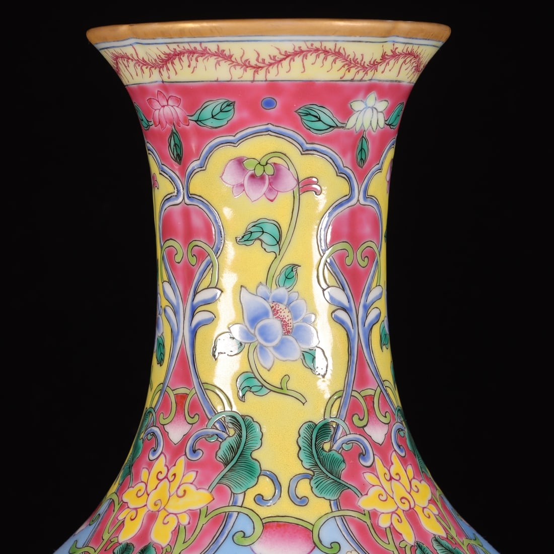 An Exquisite Enamel Ruby Red-Glazed Figures Pattern Vase - 2