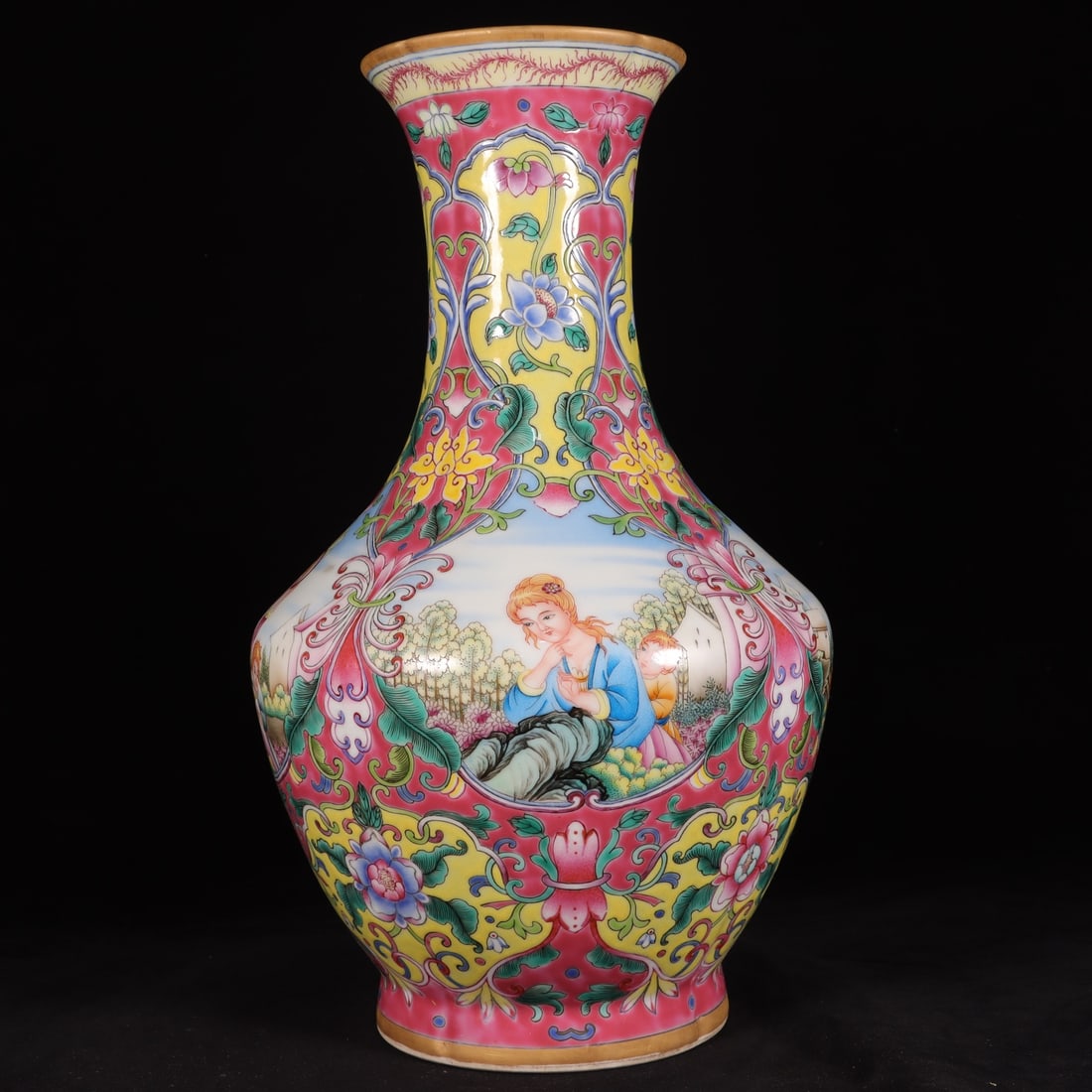 An Exquisite Enamel Ruby Red-Glazed Figures Pattern Vase - 7