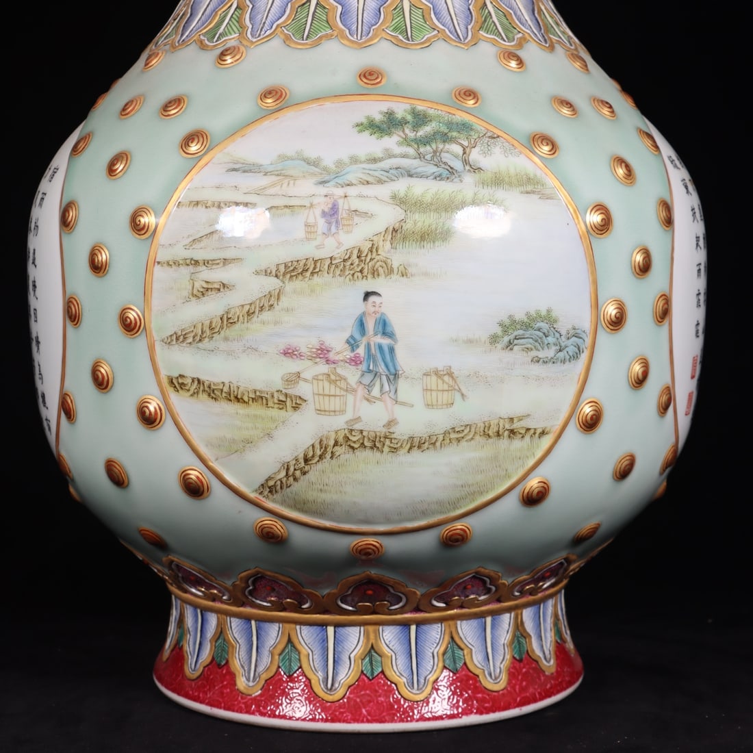An Exquisite Enamel Figures Pattern Vase - 3