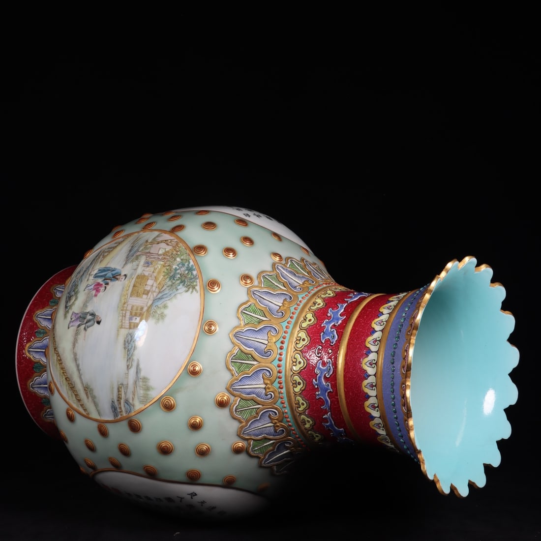 An Exquisite Enamel Figures Pattern Vase - 8