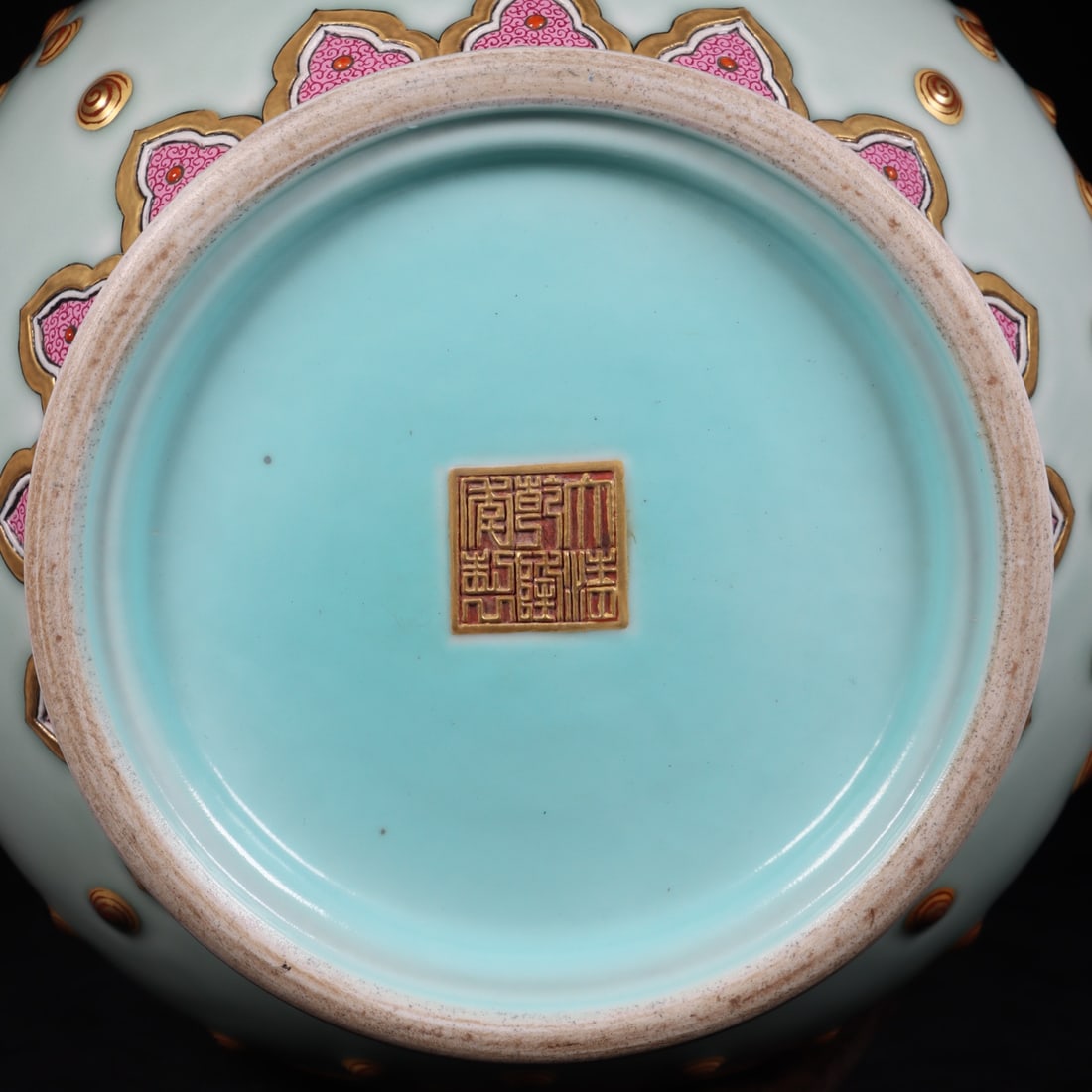 An Exquisite Enamel Figures Pattern Vase - 9