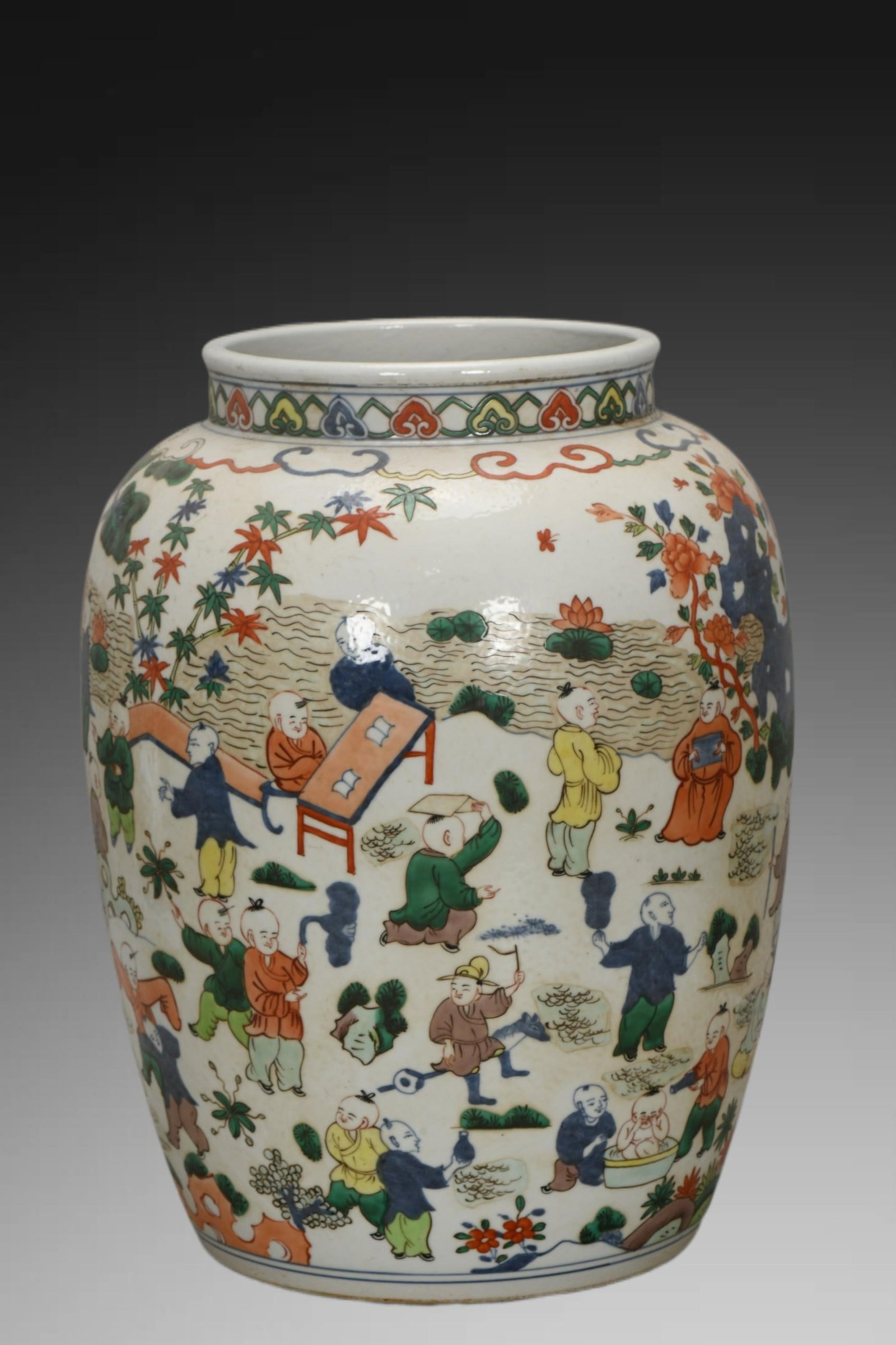 An Exquisite Doucai Figures Pattern Jar - 2