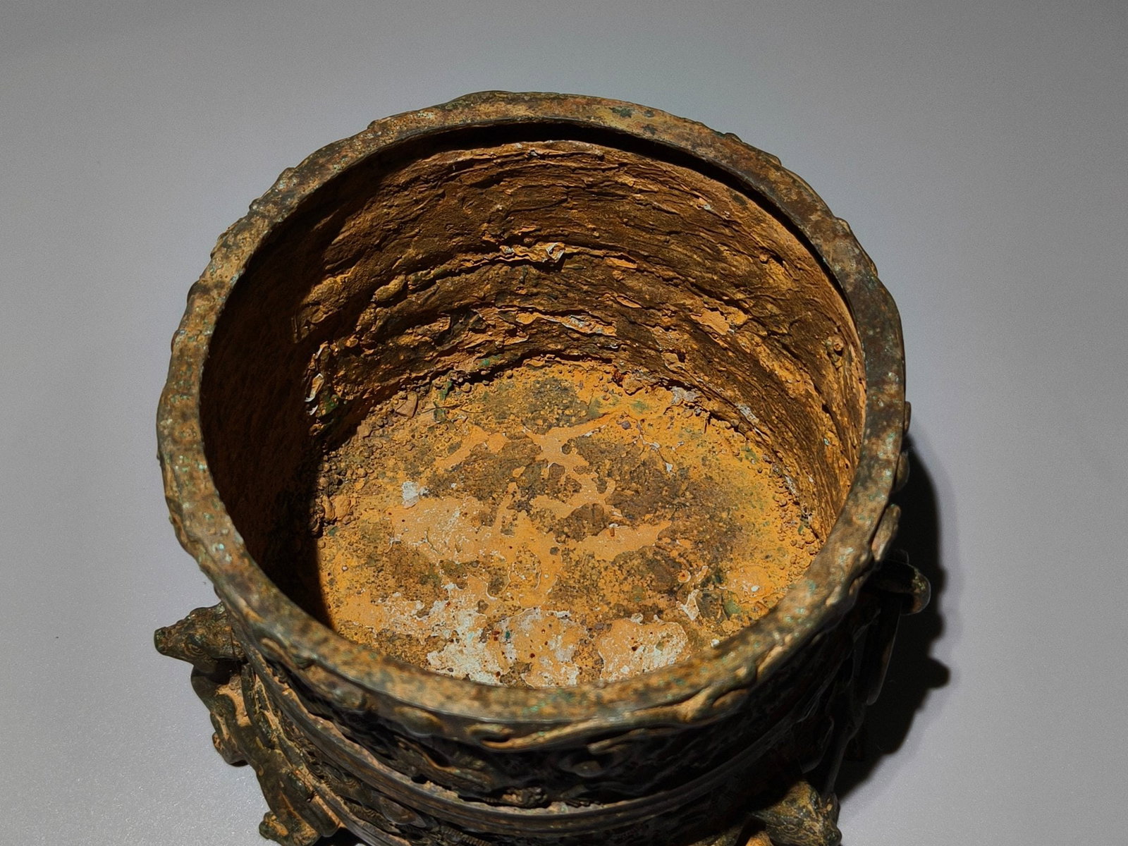 An Exquisite Bronze Auspicious Beast Pattern Jar - 7