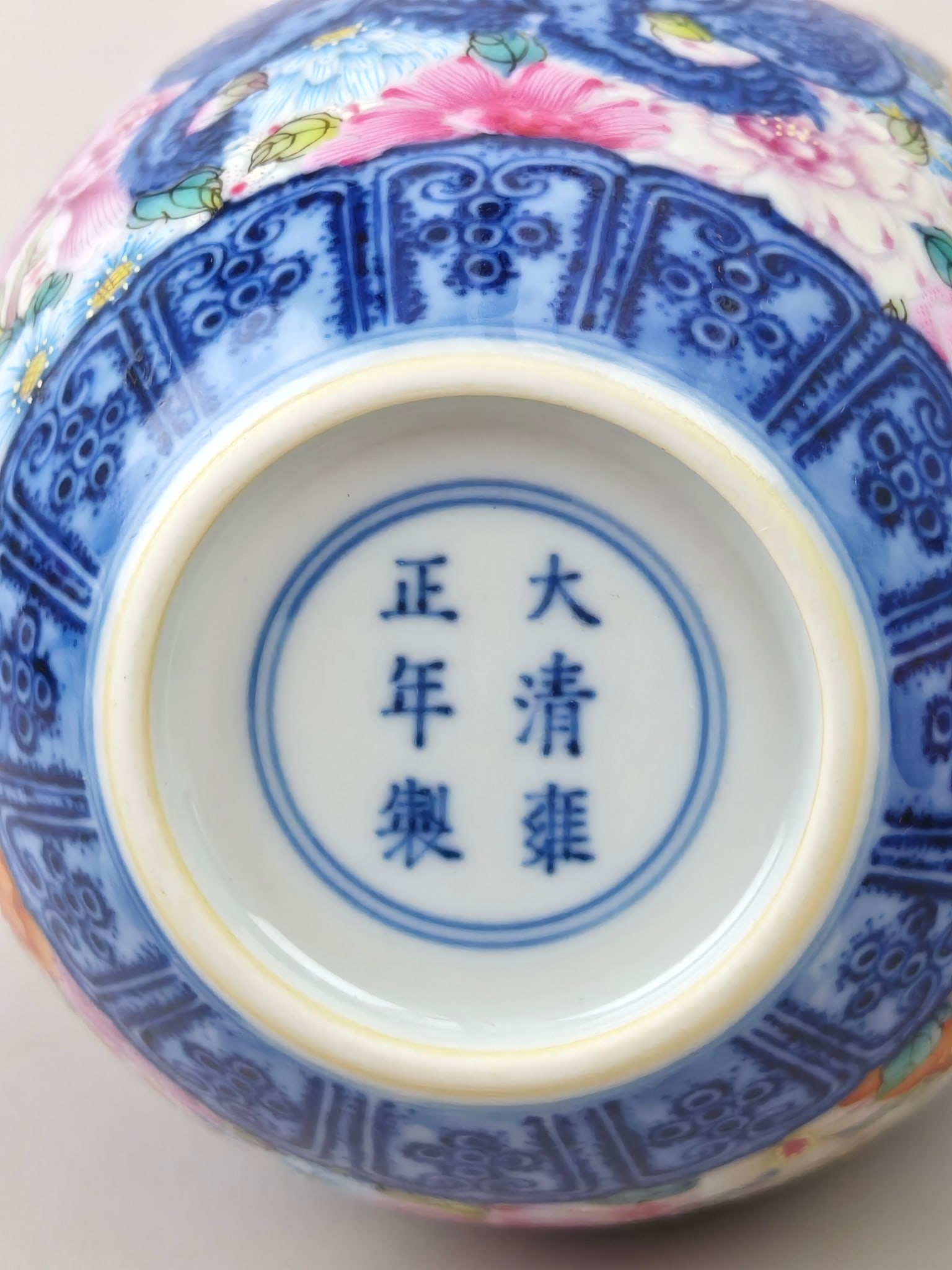 An Exquisite Enamel Flower Pattern Jar - 7