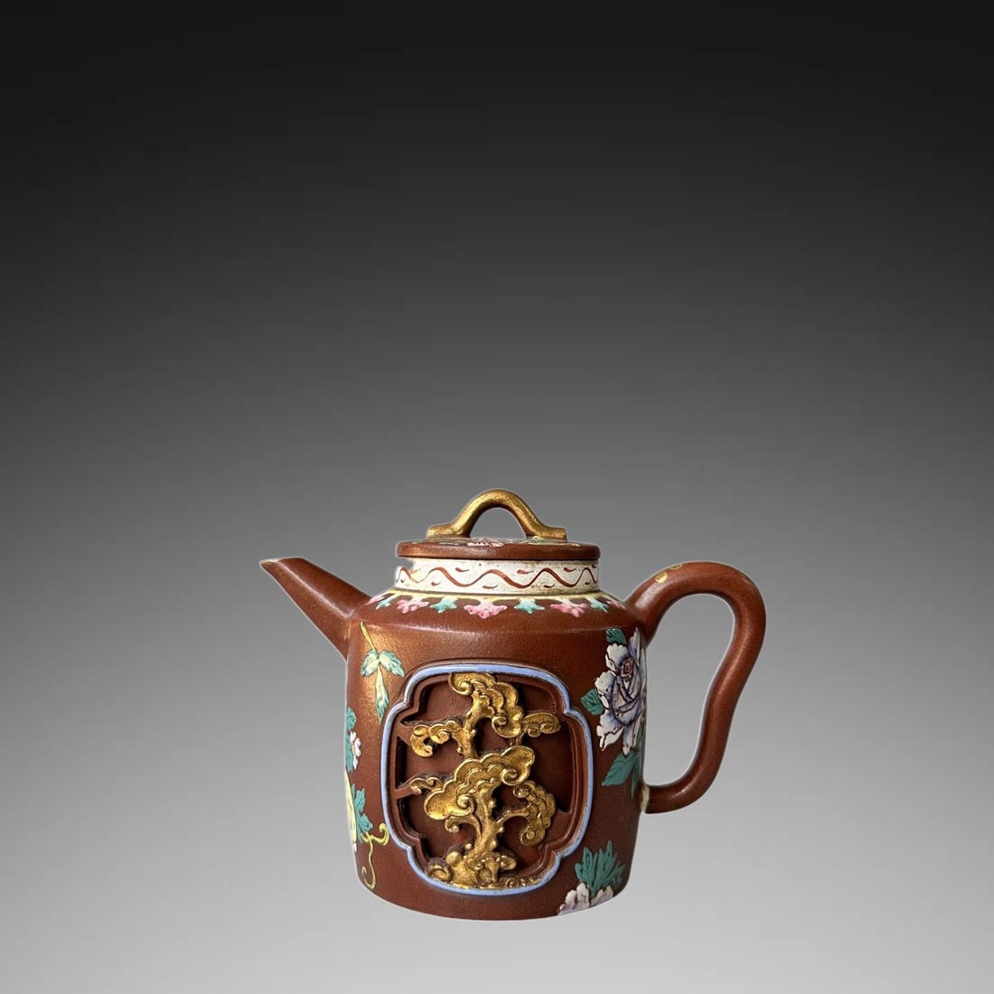An Exquisite Gilt Purple Sands Flower Pattern Bottle: An Exquisite Gilt Purple Sands Flower Pattern Bottle,Qing Dynasty, China,With Mark,Size:5.9inx4.3in 紫砂鎏金花卉纹壶,中国清代,&#