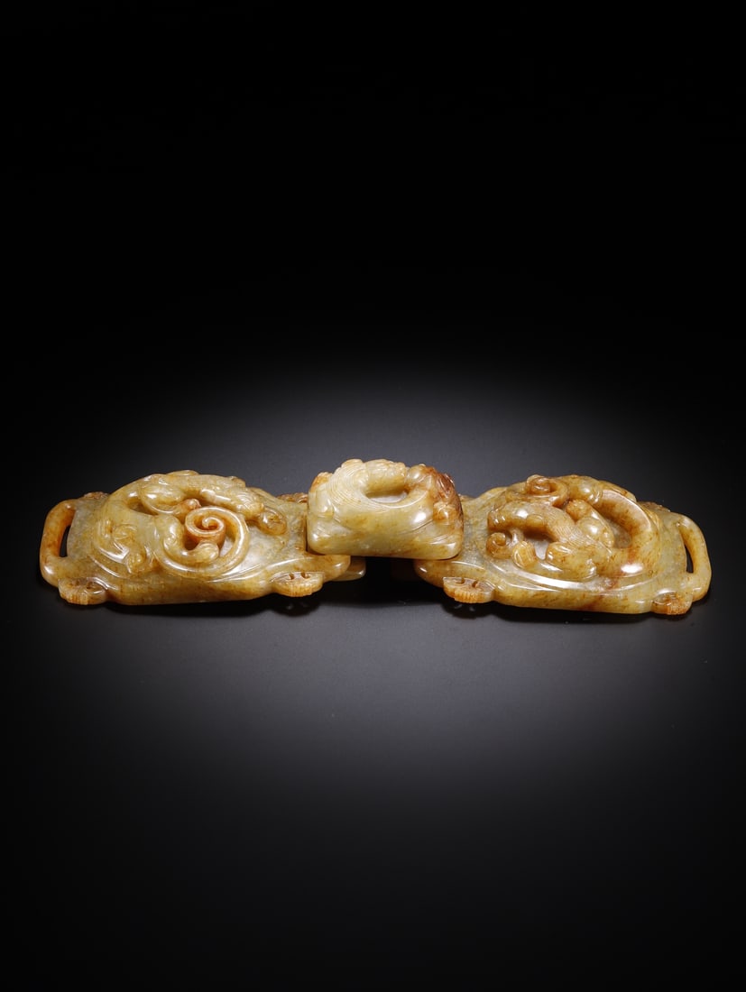 An Exquisite Hotan Jade Dragon Pattern Hook - 3