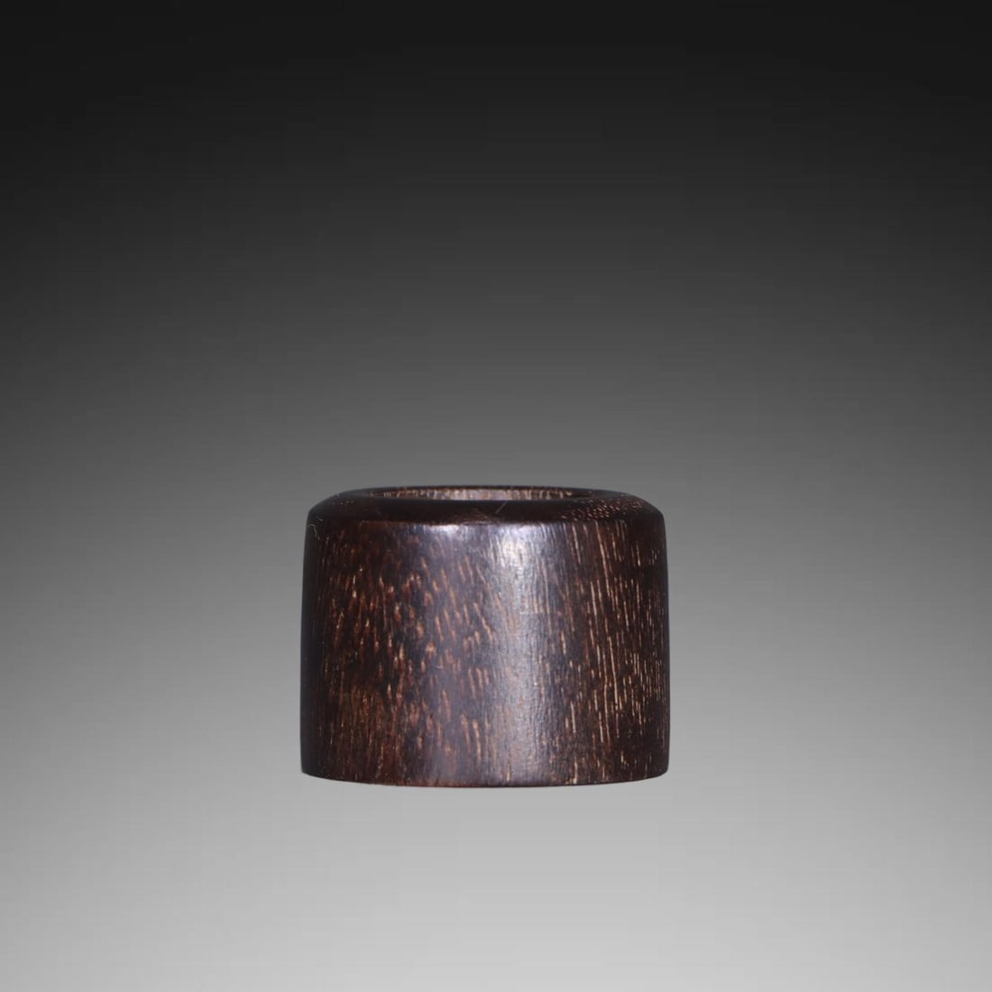 An Exquisite Eaglewood Thumb Ring - 3