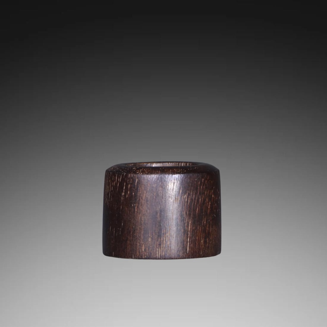 An Exquisite Eaglewood Thumb Ring - 4