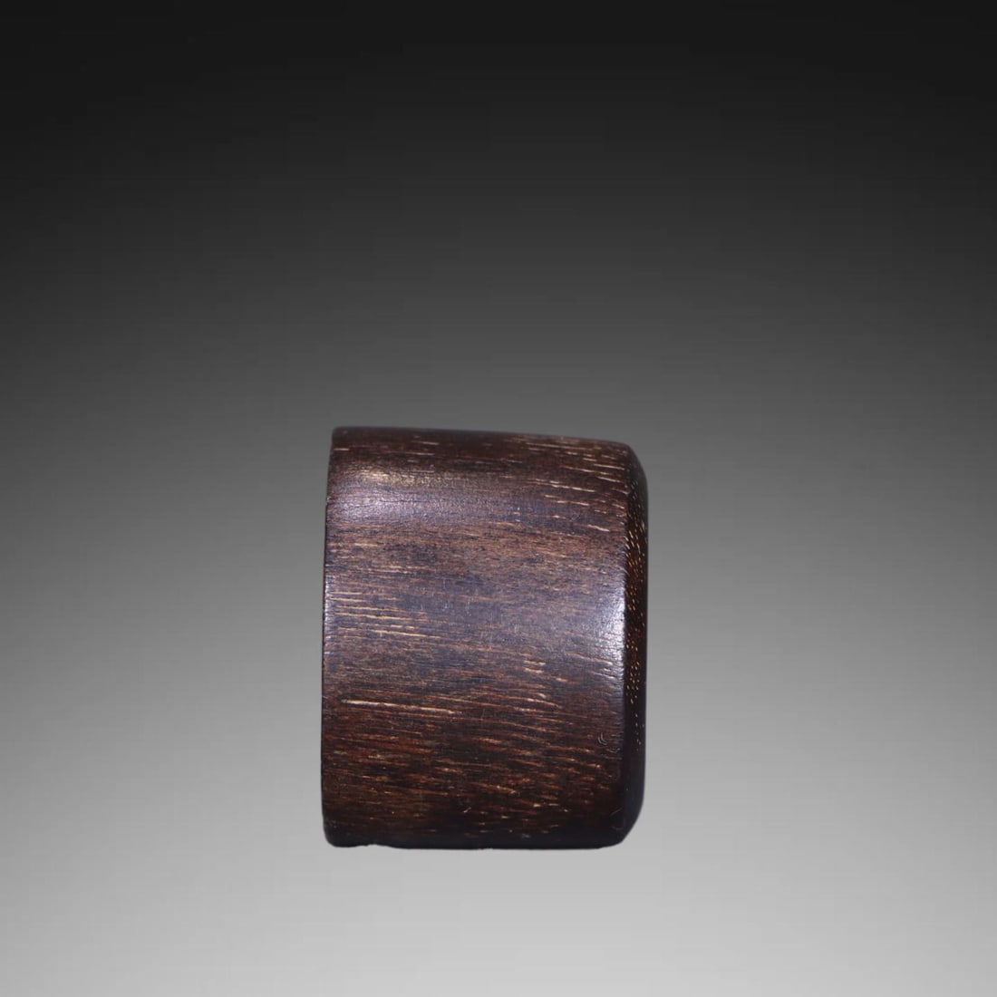 An Exquisite Eaglewood Thumb Ring - 5