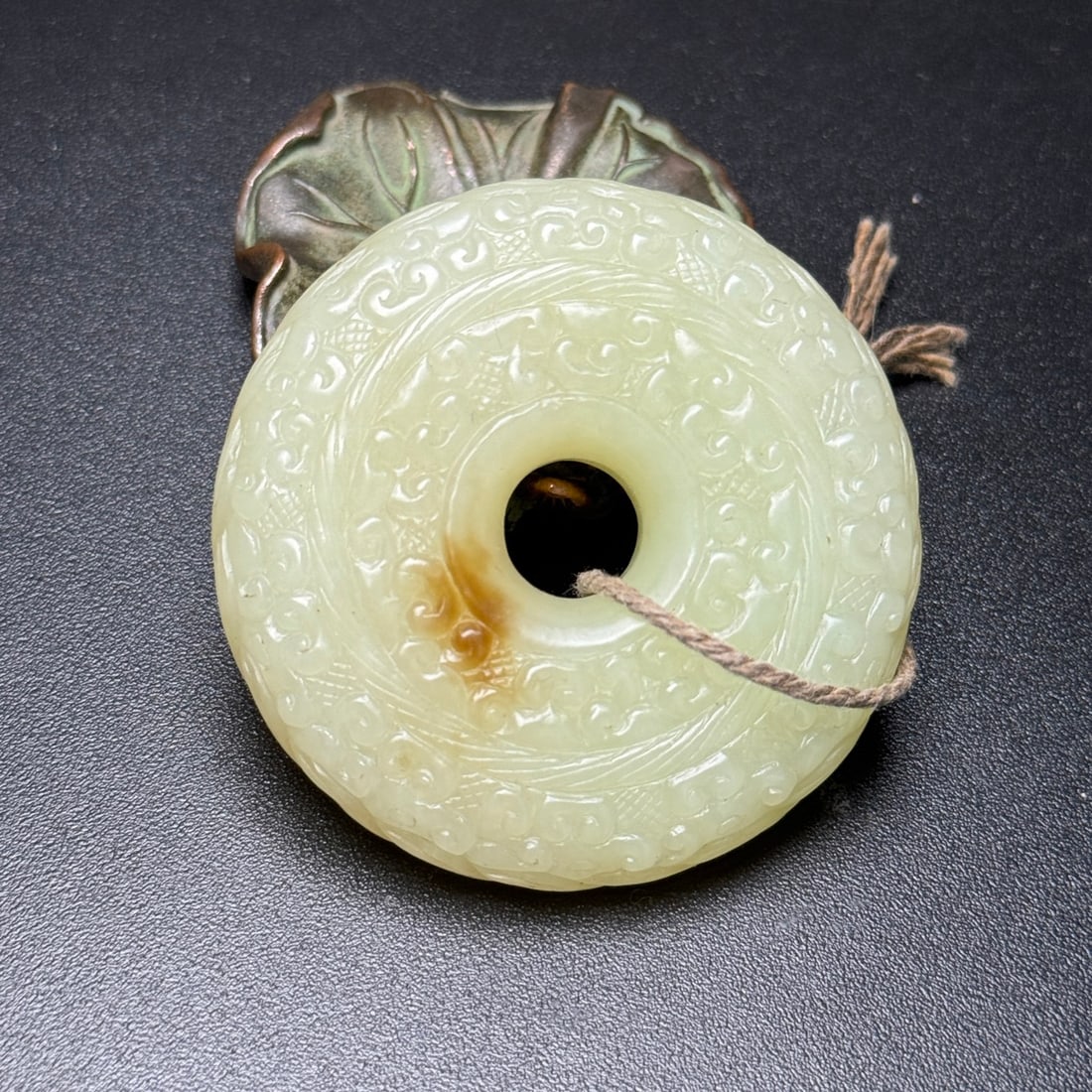 An Exquisite Hotan Jade Auspicious Cloud Pattern Bi - 2