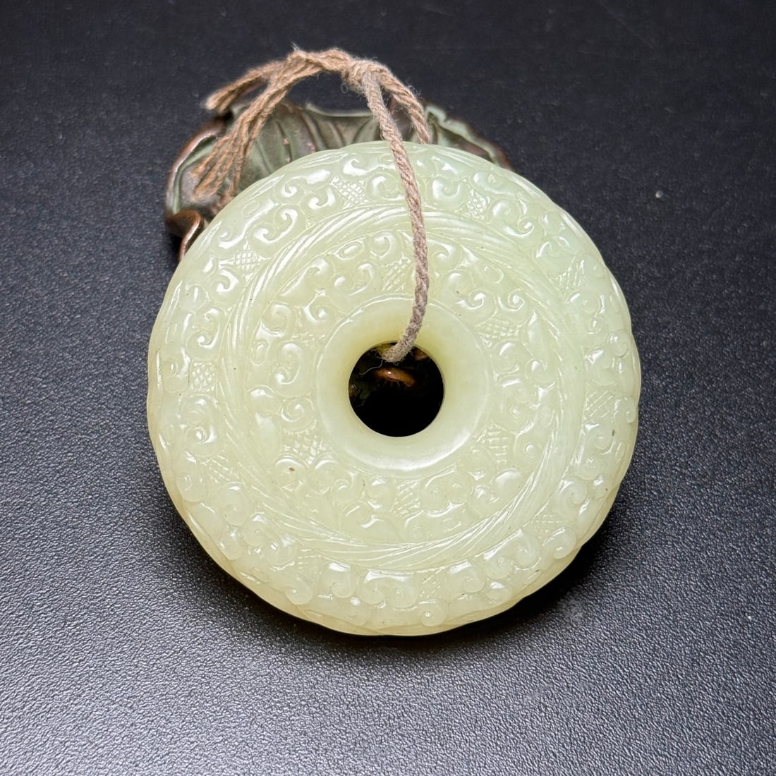 An Exquisite Hotan Jade Auspicious Cloud Pattern Bi - 3