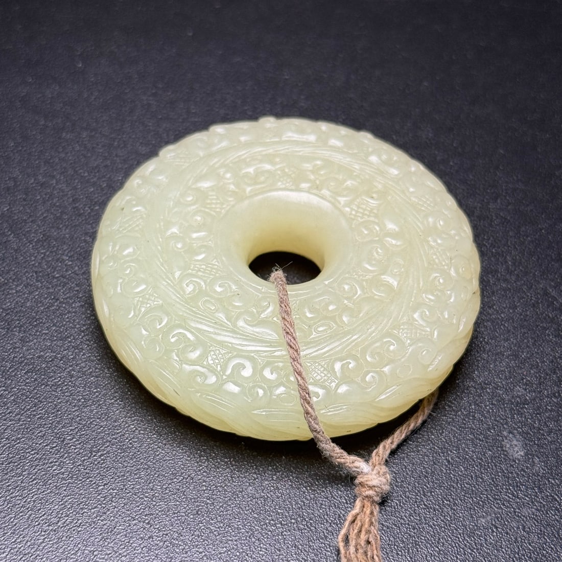 An Exquisite Hotan Jade Auspicious Cloud Pattern Bi - 7