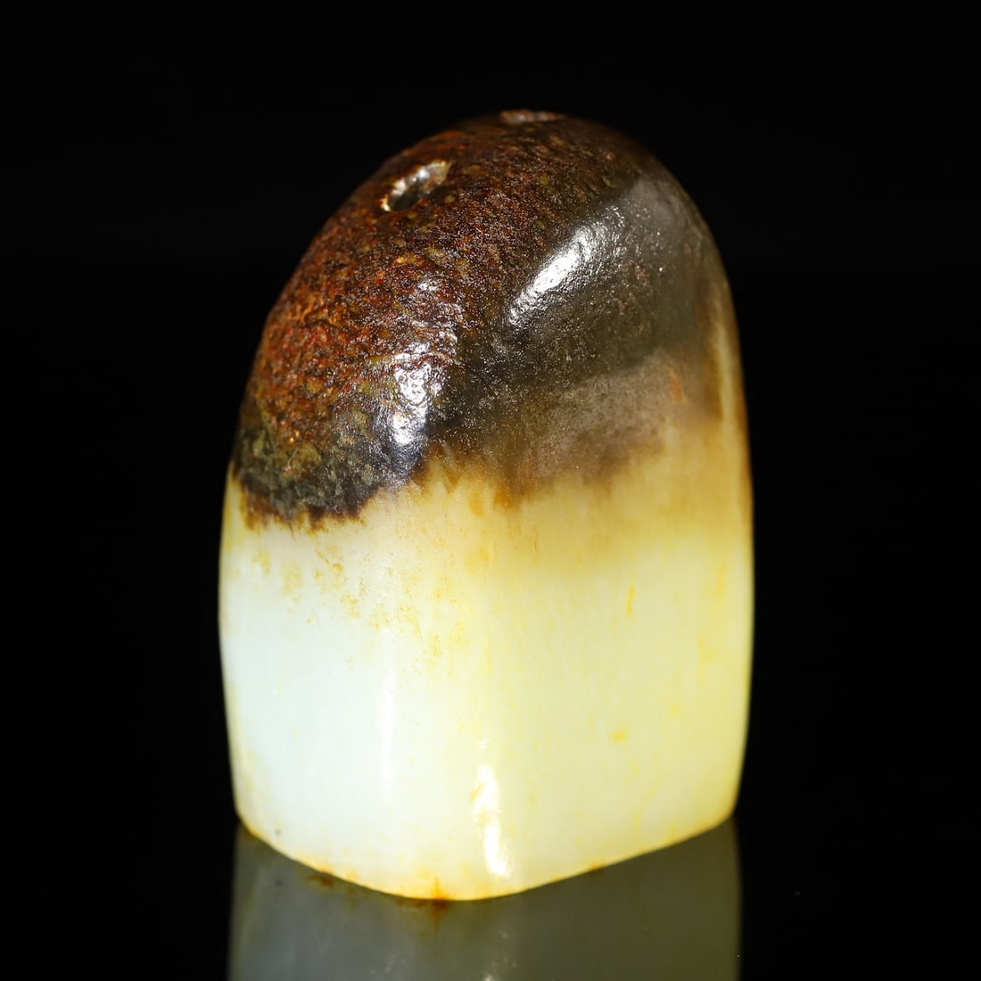 An Exquisite Hotan Jade Raw Stone Seal: An Exquisite Hotan Jade Raw Stone Seal,Qing Dynasty, China,Size:2.4inx1.8inx3.5in,Weight:502.1g 和田玉原石印章,中国清代