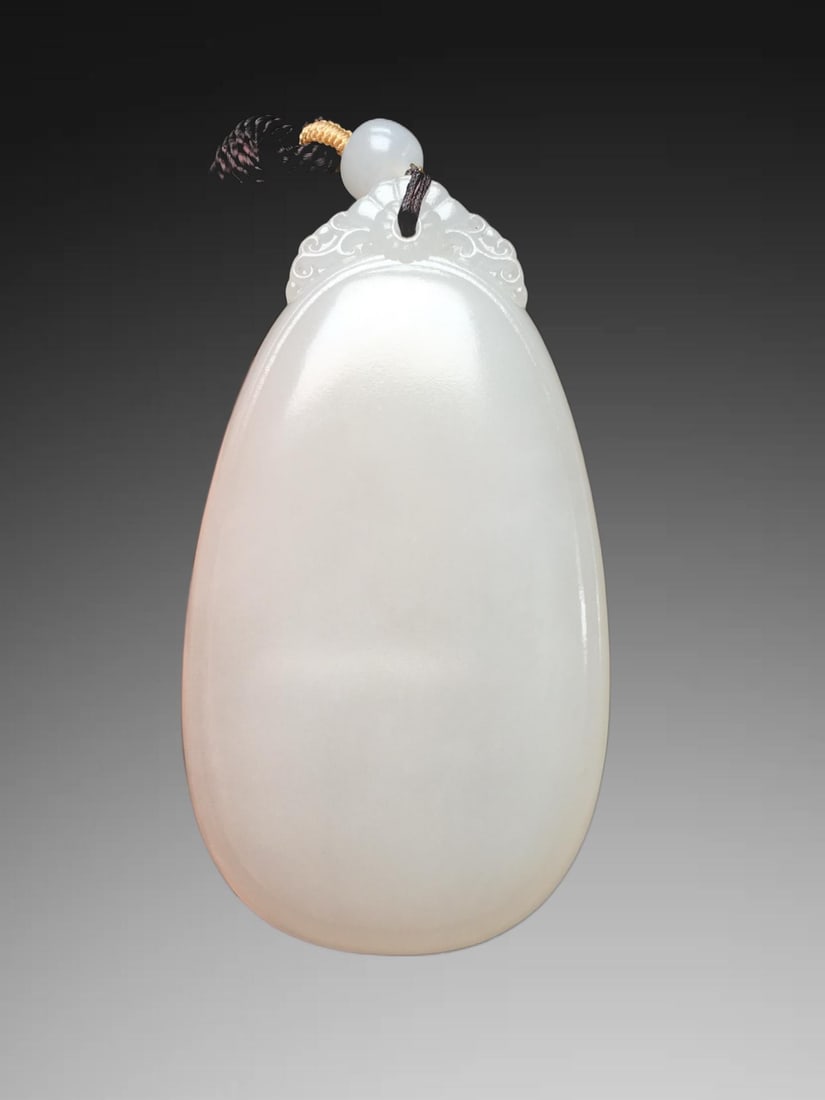 An Exquisite Hotan Jade Safety Plaque: An Exquisite Hotan Jade Safety Plaque,Qing Dynasty, China,Size:2.6inx1.4inx0.5in,Weight:66g 和田玉平安牌,中国清代