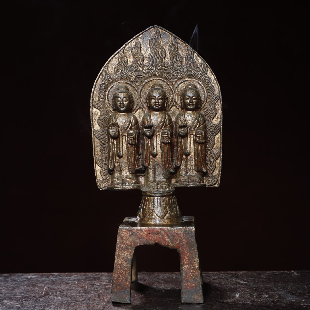 An Exquisite Bronze Gold Sludge Gilded Buddha Statue Ornament: An Exquisite Bronze Gold Sludge Gilded Buddha Statue Ornament,Northern Wei Dynasty, China,Size:9.3inx4.5inx3in,Weight:850g 铜泥金佛像摆件,北魏