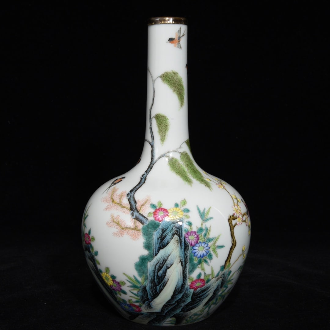 An Exquisite Famille-Rose Flower and Bird Pattern Vase: An Exquisite Famille-Rose Flower and Bird Pattern Vase,Qing Dynasty, China,Yongzheng Six-character Mark,Size:7.8inx4.3in 粉彩花鸟纹瓶,中国清ߣ
