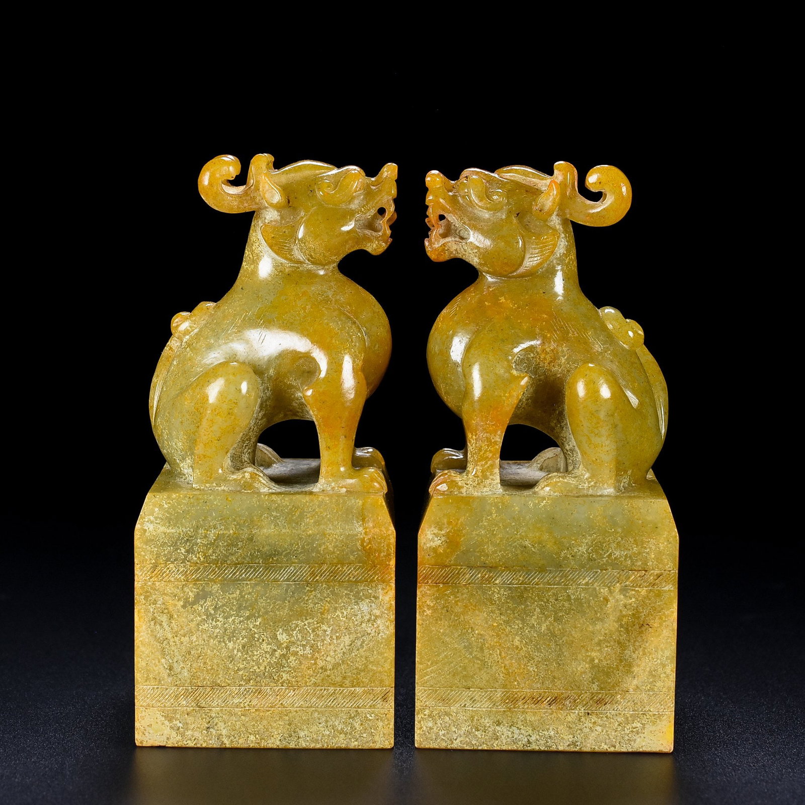 A pair of Exquisite Hotan Jade Auspicious Beast Seal: A pair of Exquisite Hotan Jade Auspicious Beast Seal,Han Dynasty, China,Size:2.2inx2inx4.3in,Weight:526.5g 一对和田玉瑞兽印章,中国