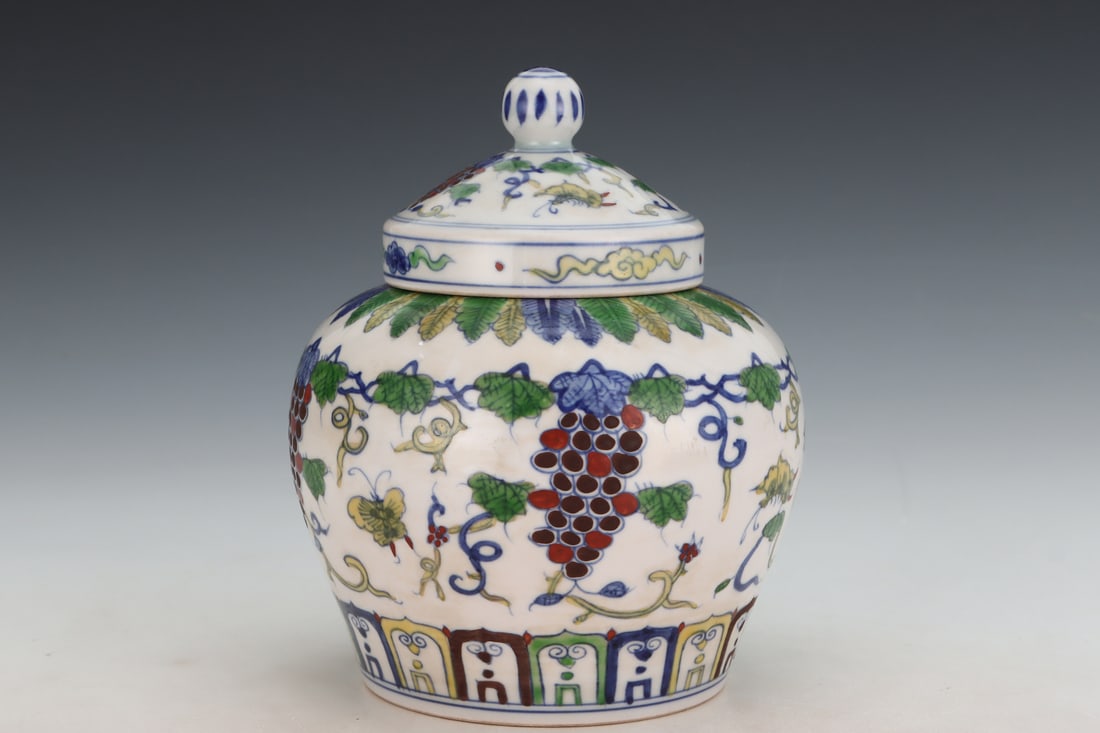 An Exquisite Doucai Grapes Pattern Jar - 3