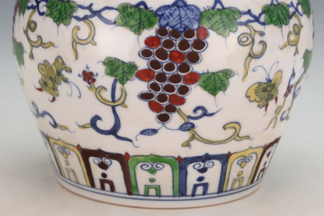 An Exquisite Doucai Grapes Pattern Jar - 5