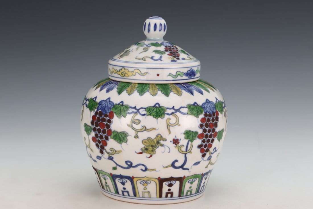 An Exquisite Doucai Grapes Pattern Jar - 6