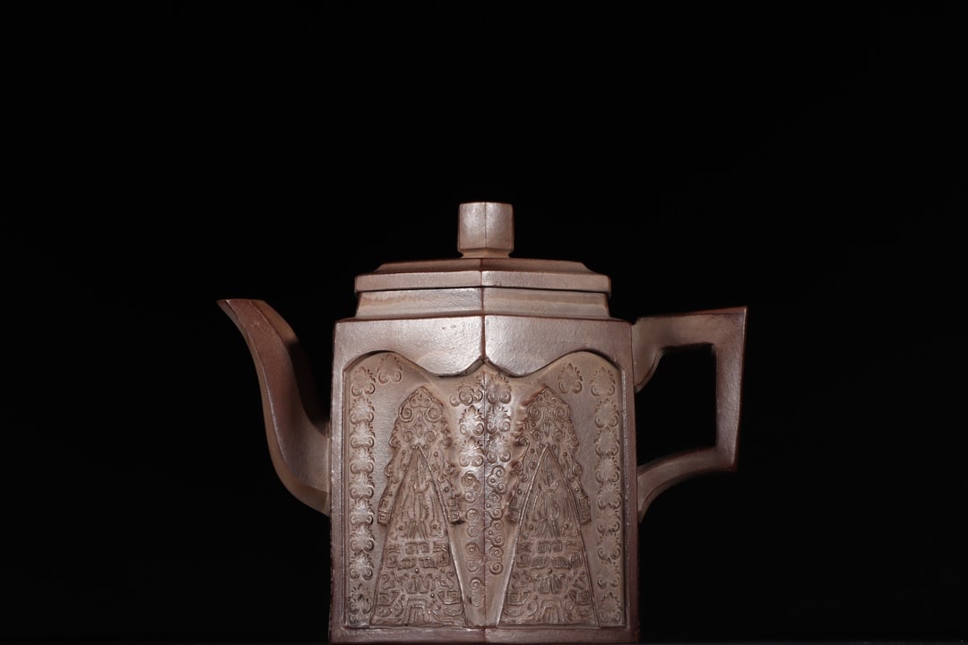 An Exquisite Zisha Flower Pattern Teapot: An Exquisite Zisha Flower Pattern Teapot,Qing Dynasty, China,With Mark,Size:4.3inx5.1in 紫砂花卉纹壶,中国清代,带款