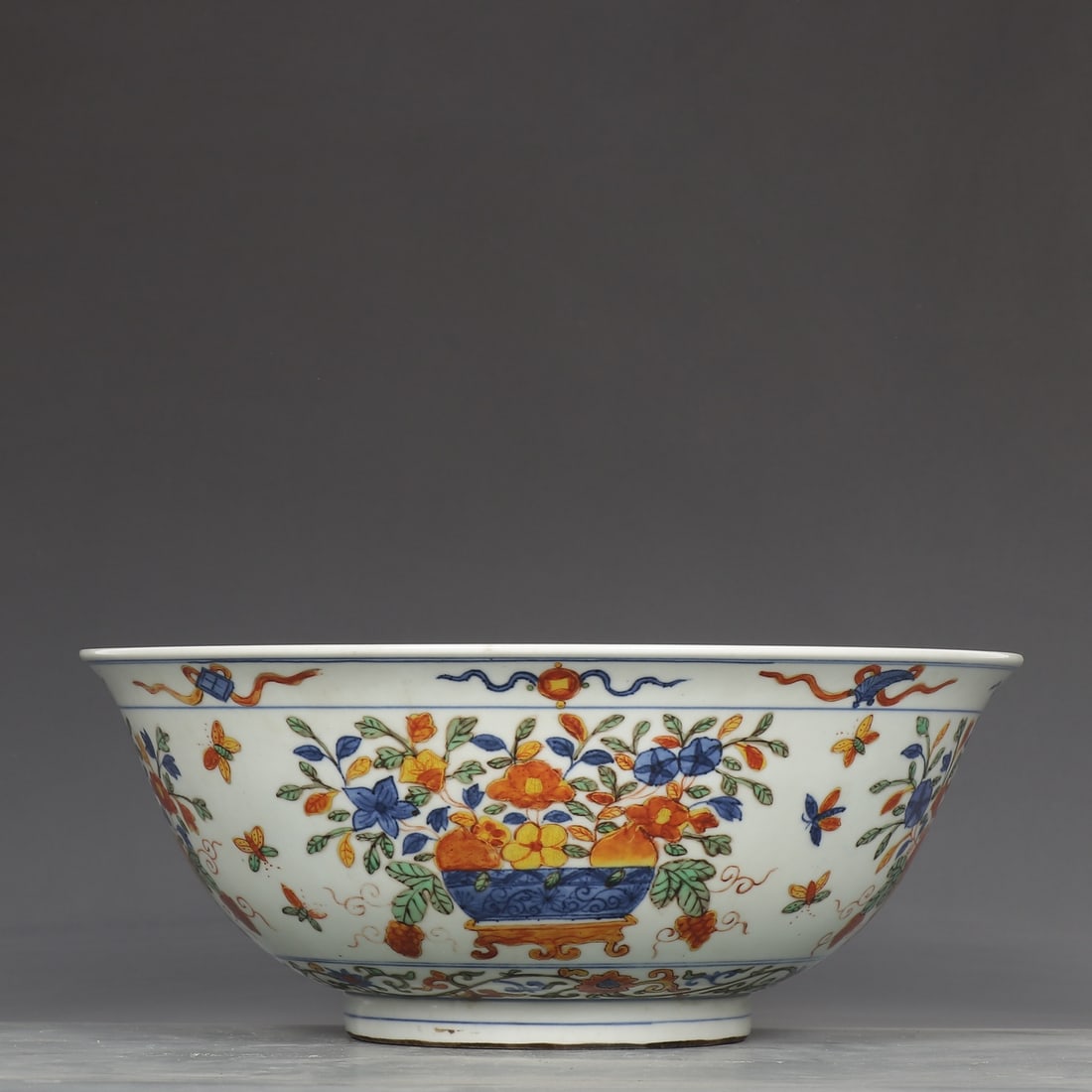 An Exquisite Wucai Antique Pattern Bowl (1 of 9)