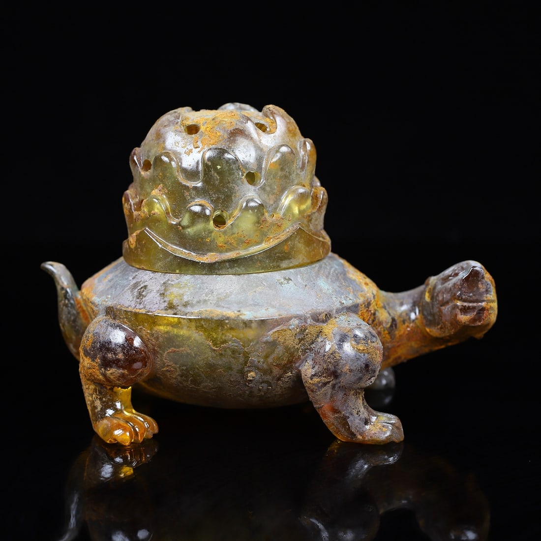 An Exquisite Glass Tortoise Ornament: An Exquisite Glass Tortoise Ornament,Han Dynasty, China,Size:6.3inx4.3inx4.3in,Weight:710g 琉璃龟摆件,中国汉代
