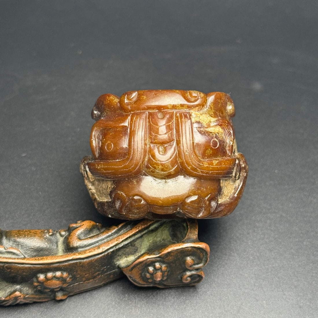 An Exquisite Hotan Jade Beast-Face Pattern Thumb Ring - 2