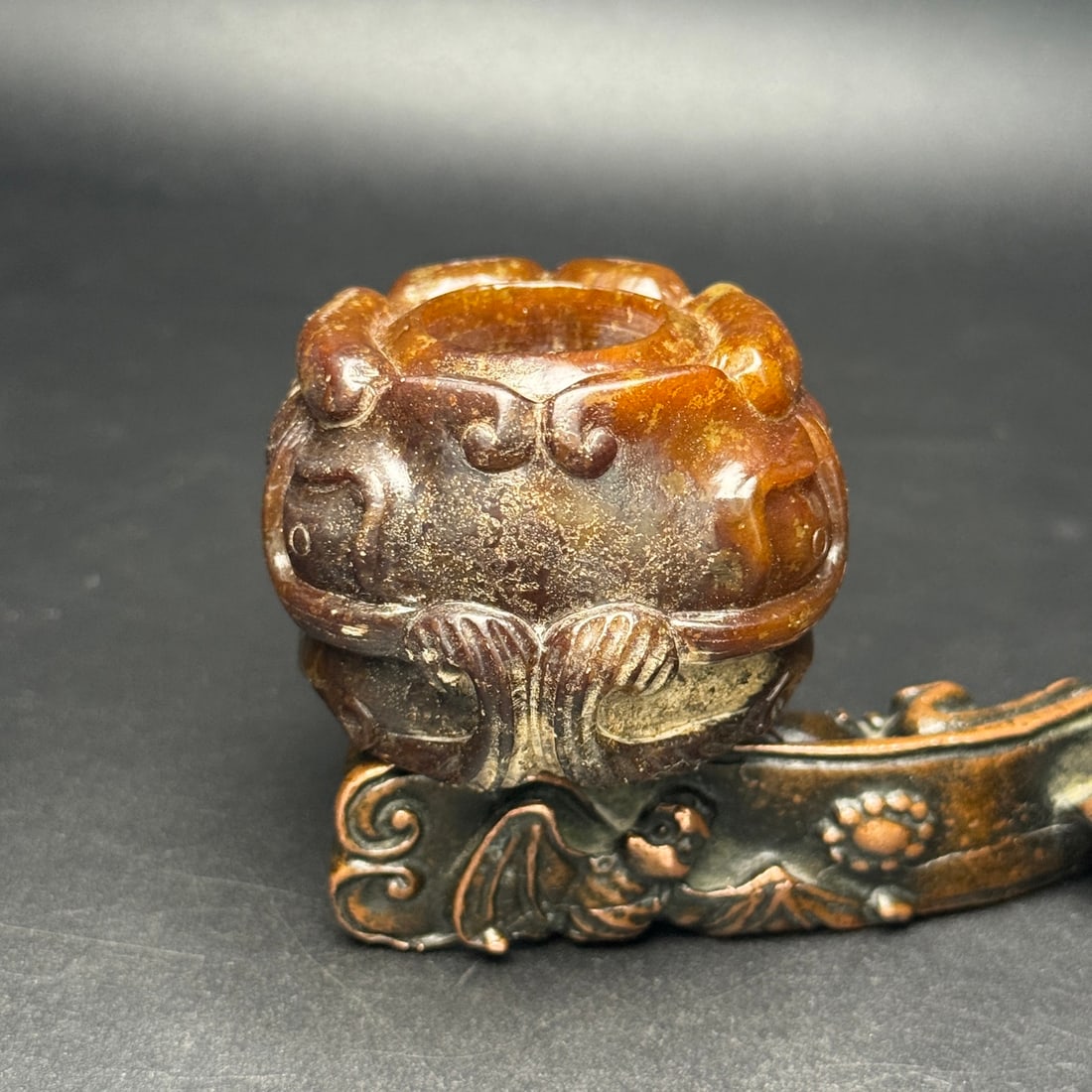An Exquisite Hotan Jade Beast-Face Pattern Thumb Ring - 4