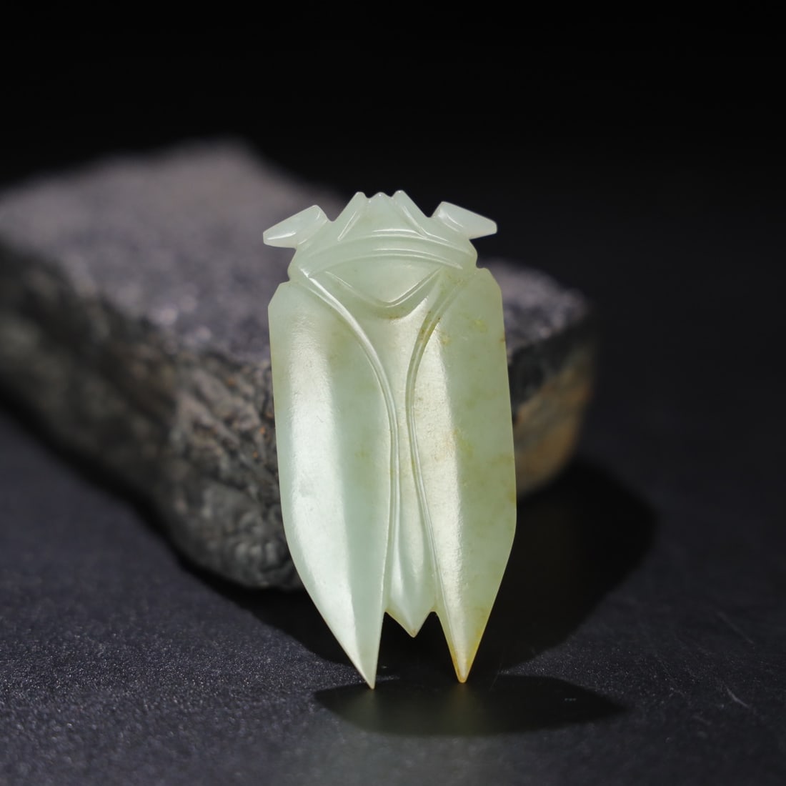 An Exquisite Hotan Jade Cicada: An Exquisite Hotan Jade Cicada,Qing Dynasty, China,Size:2.5inx1.2inx0.4in,Weight:30.4g 和田玉蝉,中国清代