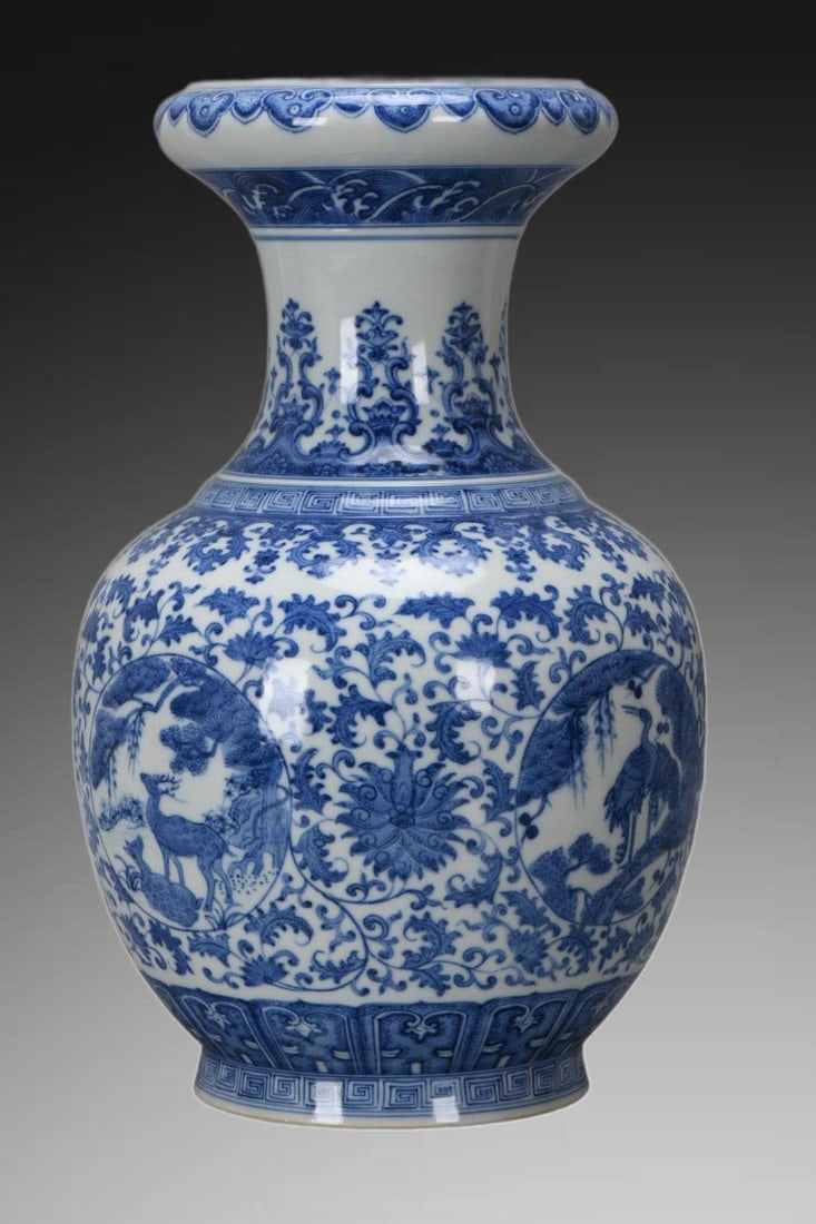 An Exquisite Blue and White Lotus Pattern Vase - 2