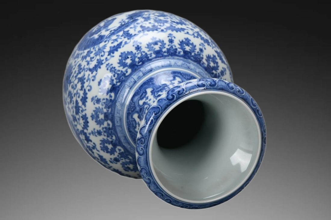 An Exquisite Blue and White Lotus Pattern Vase - 3