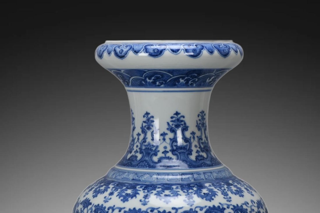 An Exquisite Blue and White Lotus Pattern Vase - 4