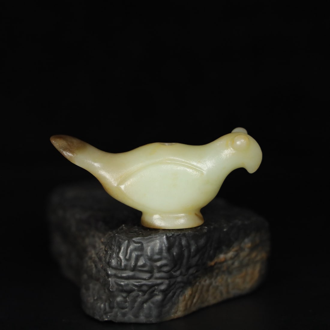 An Exquisite Hotan Jade Bird Ornament: An Exquisite Hotan Jade Bird Ornament,Han Dynasty, China,Size:2.8inx0.7inx1.2in,Weight:50g 和田玉鸟摆件,中国汉代