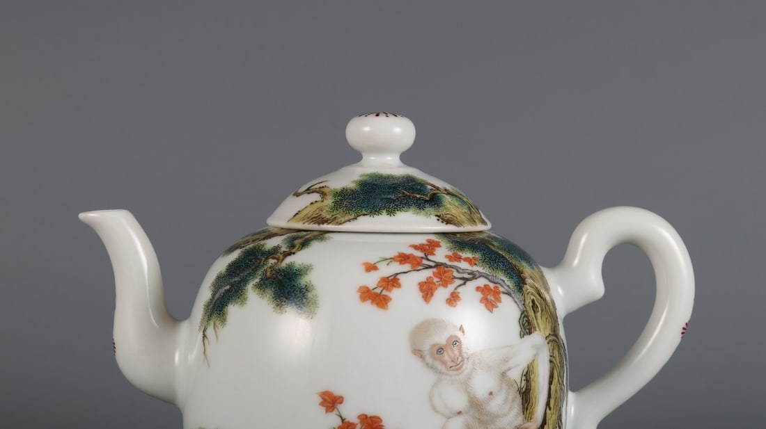 An Exquisite Enamel Monkey Pattern Ewer - 4
