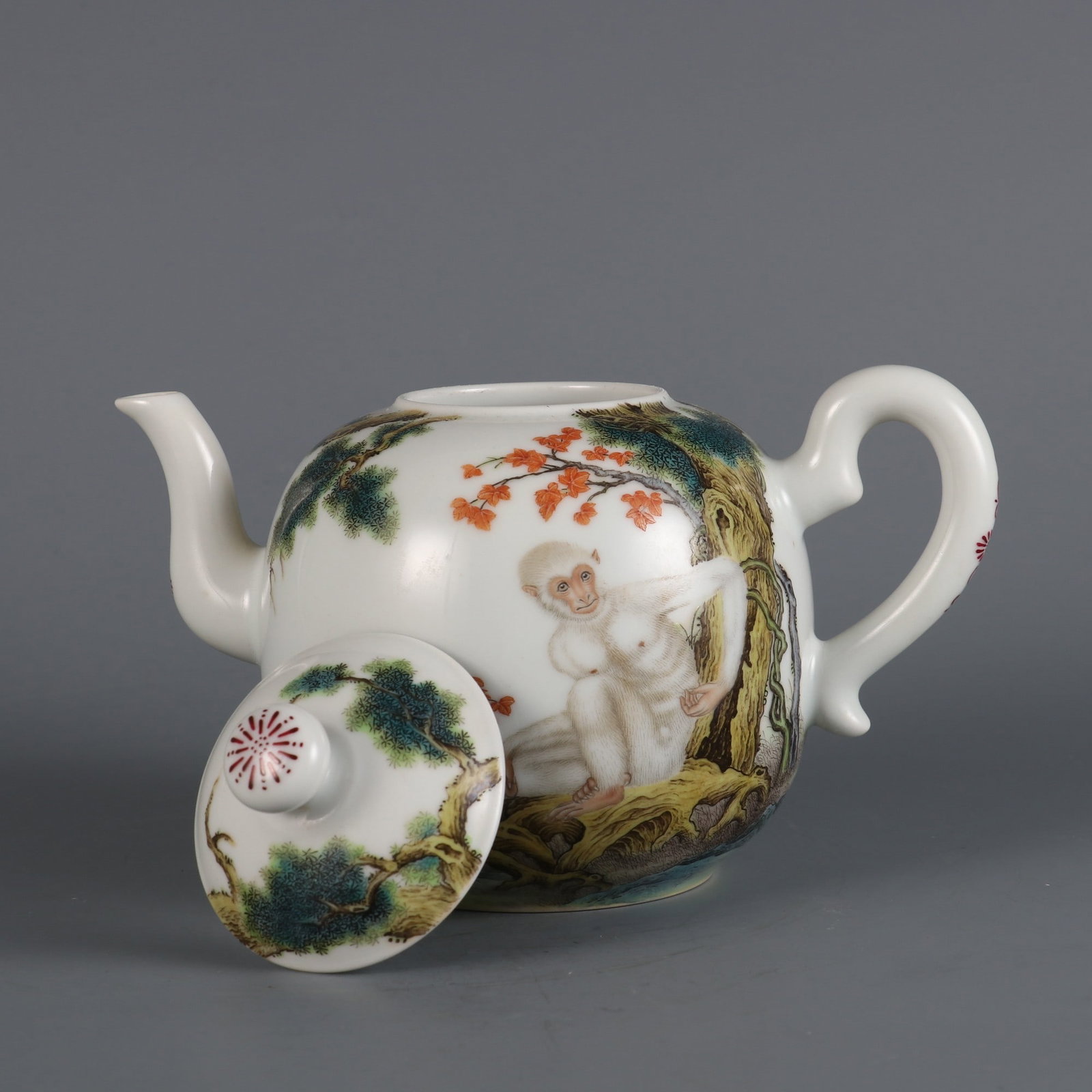 An Exquisite Enamel Monkey Pattern Ewer - 7