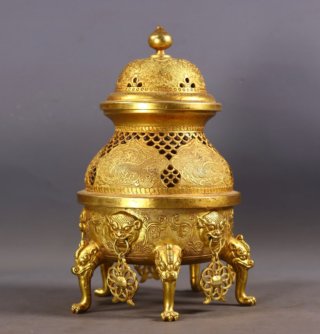 An Exquisite Gilt Bronze Five Beast-legs Dragon Pattern Censer: An Exquisite Gilt Bronze Five Beast-legs Dragon Pattern Censer,Qing Dynasty, China,Size:8.1in(Height),5.1in(BaseDiameter),Weight:942g