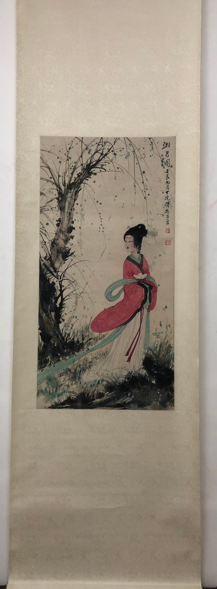 A Chinese Vertical Scroll Ink Painting of Figures on Paper: A Chinese Vertical Scroll Ink Painting of Figures on Paper,Modern Time of China,Fu Baoshi,without frame size:26.8inx13.4in 一幅中国水墨纸本人Ĥ