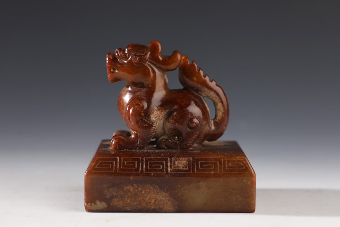 An Exquisite Hotan Jade Auspicious Beast Seal: An Exquisite Hotan Jade Auspicious Beast Seal,Han Dynasty, China,Size:3.7inx3.5in,Weight:840g 和田玉瑞兽印章,中国汉代
