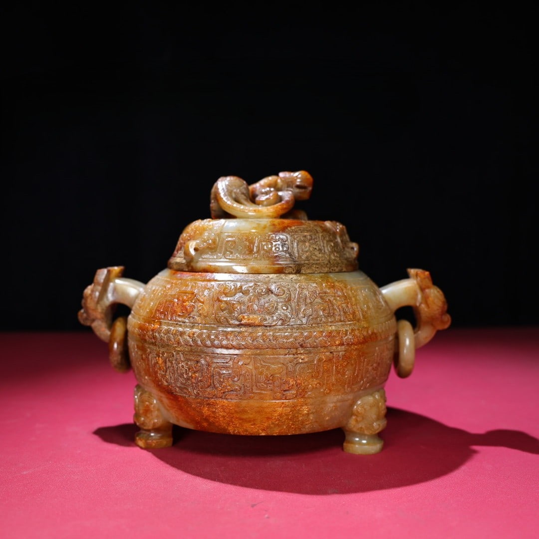 An Exquisite Hotan Jade Dragon Knob Censer: An Exquisite Hotan Jade Dragon Knob Censer,Han Dynasty, China,Size:10.2inx7.2inx6.9in,Weight:2160g 和田玉龙钮炉,中国汉代